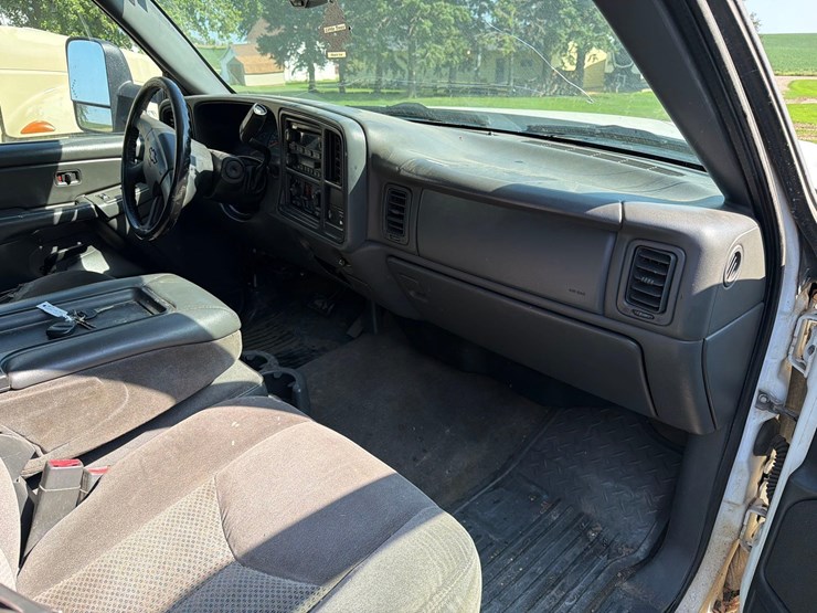 2006-chevrolet-3500-image-42