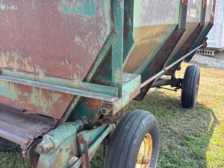 s&w-200-power-wagon-rear-unload-silage-wagon-image-12