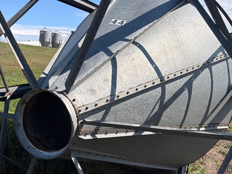 hog-slat-15-ton-bulk-bin-image-10
