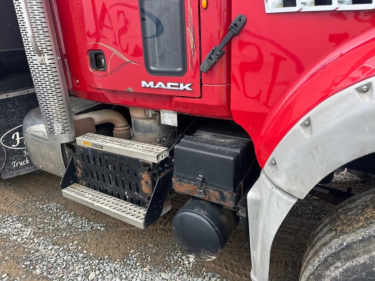#61413-•-2013-mack-gu713-quad-axle-dump-truck-image-12