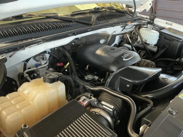2006-chevrolet-silverado-2500hd-image-12