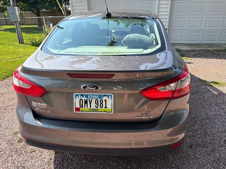 2014-ford-focus-se-car-image-5