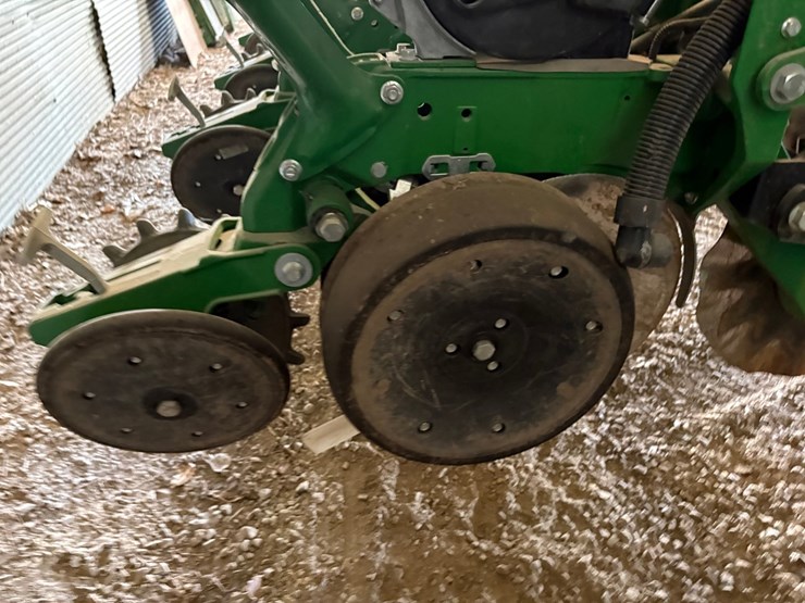 john-deere-1775-image-47