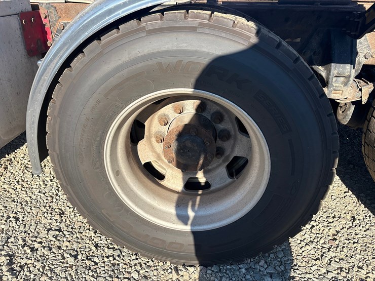 2014-kenworth-t680-image-110