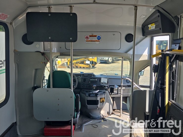 2017-ford-e350-image-36