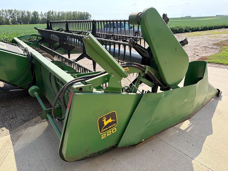 john-deere-220-image-5