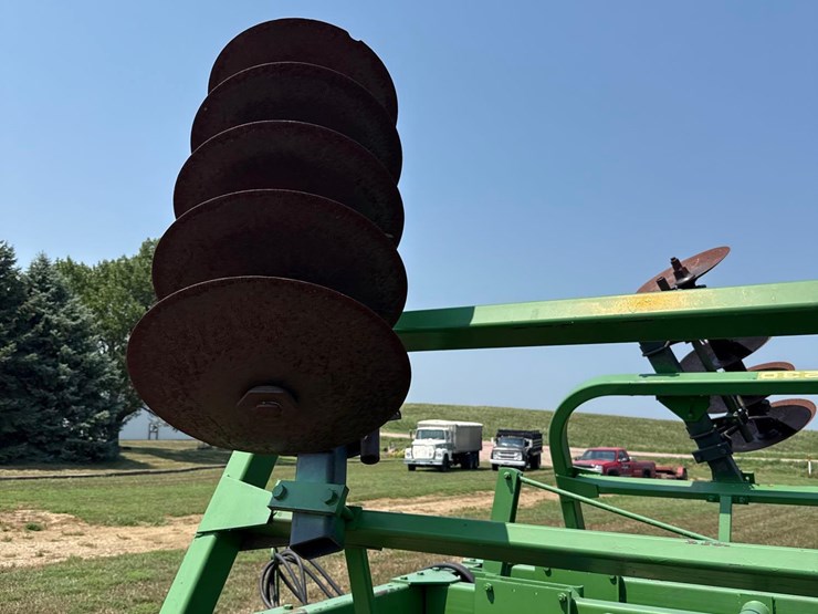 john-deere-230-image-15