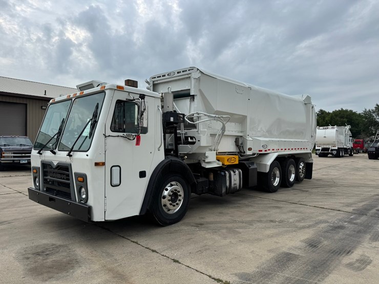 2015-mack-leu613-image-1