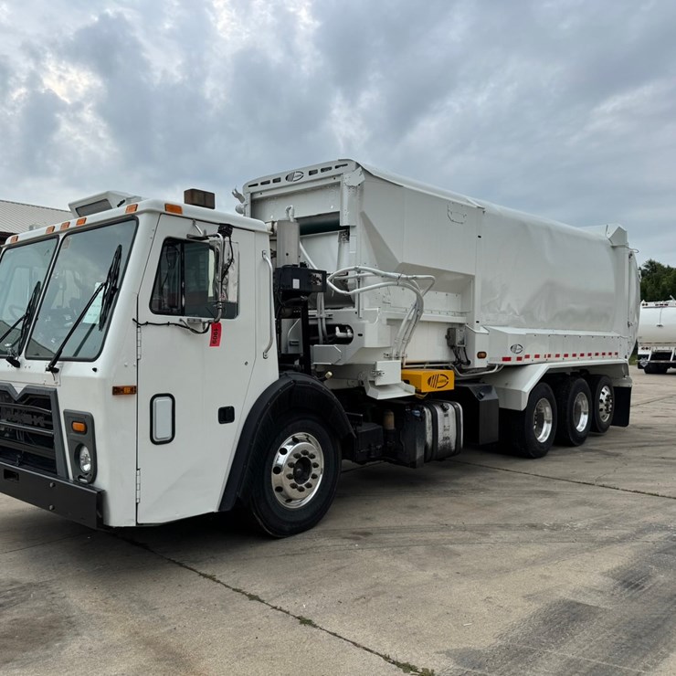 2015 MACK LEU613