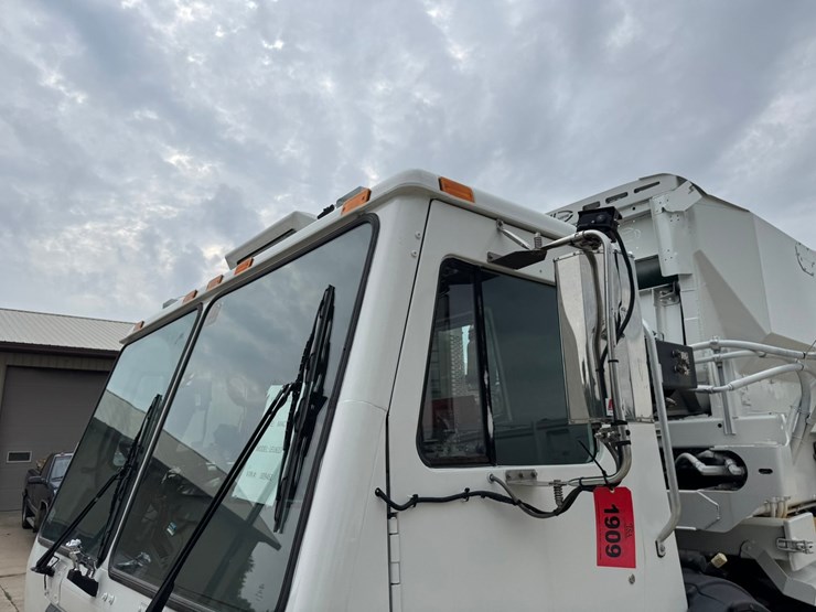 2015-mack-leu613-image-9