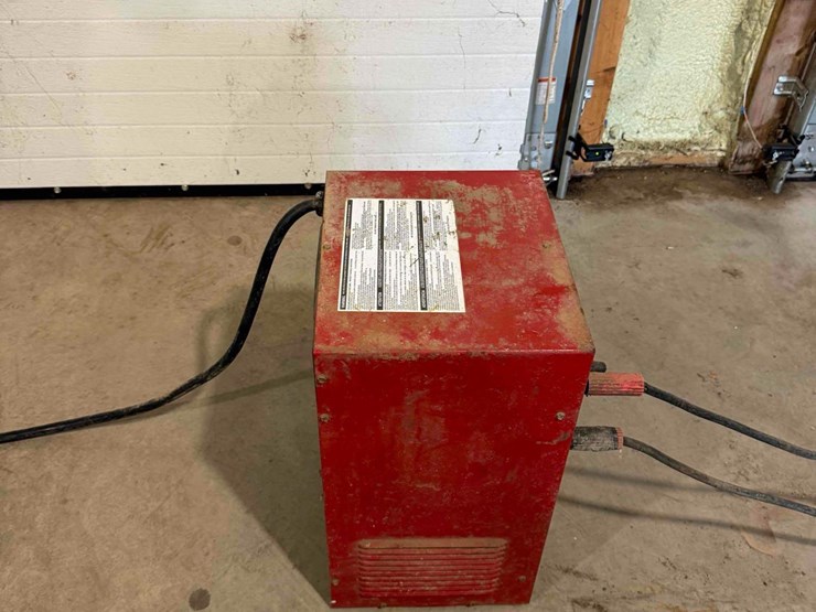 century-230-amp-stick-welder-image-3