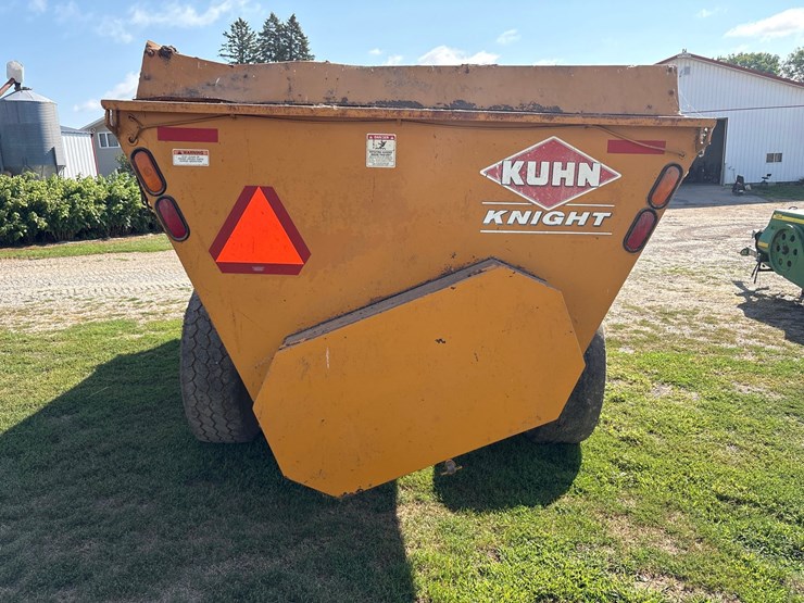 #2918-•-kuhn-8124-pro-twin-slinger-image-4