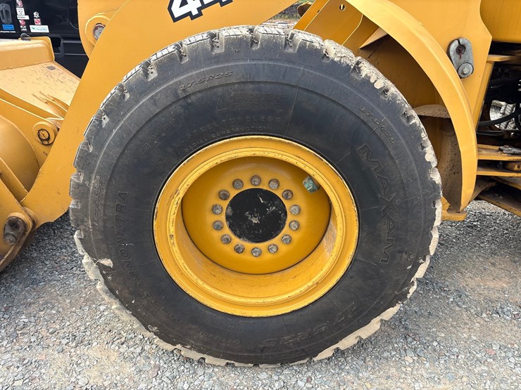 deere-444h-image-77