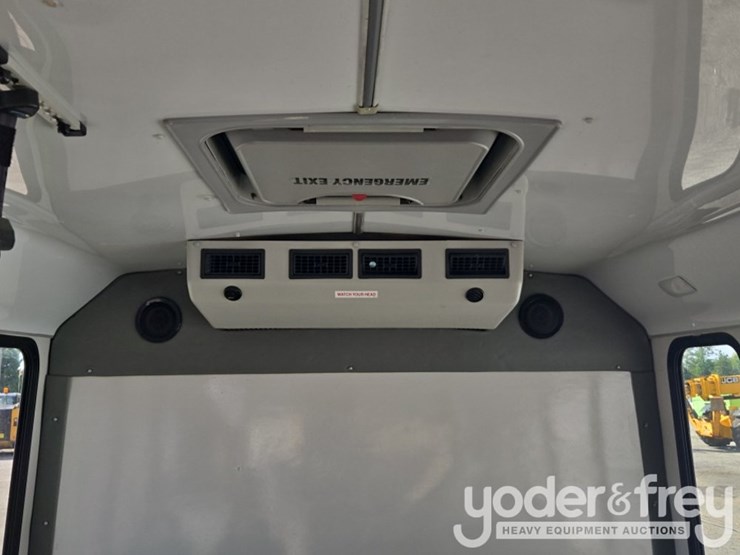 2017-ford-e350-image-35