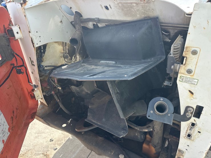 2014-bobcat-t550-image-34