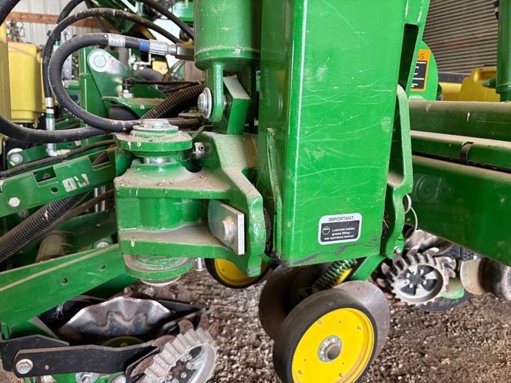 john-deere-1775-image-15