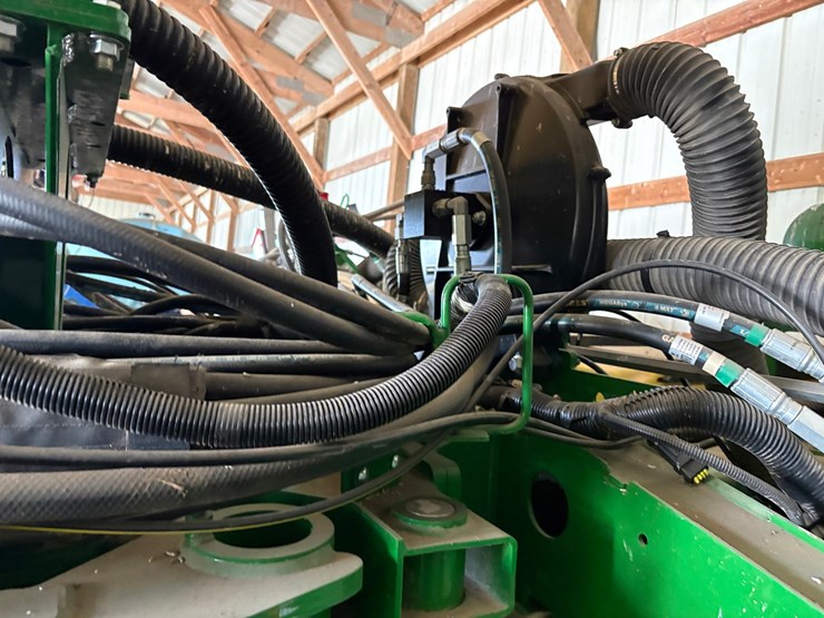 john-deere-1775-image-44