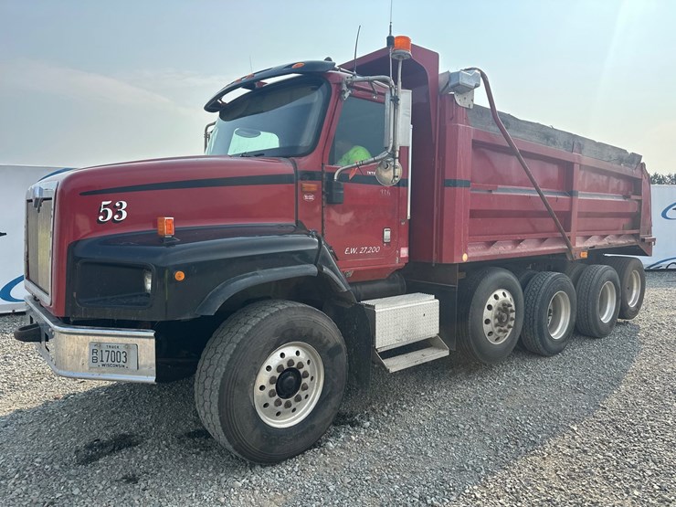 #61388-•-2004-international-5600i-quad-axle-dump-truck-image-1