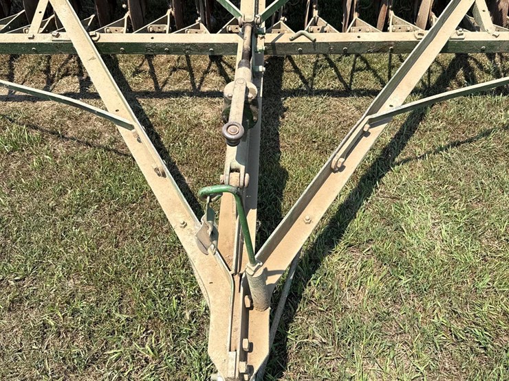 john-deere-van-brunt-12ft-drill-image-5