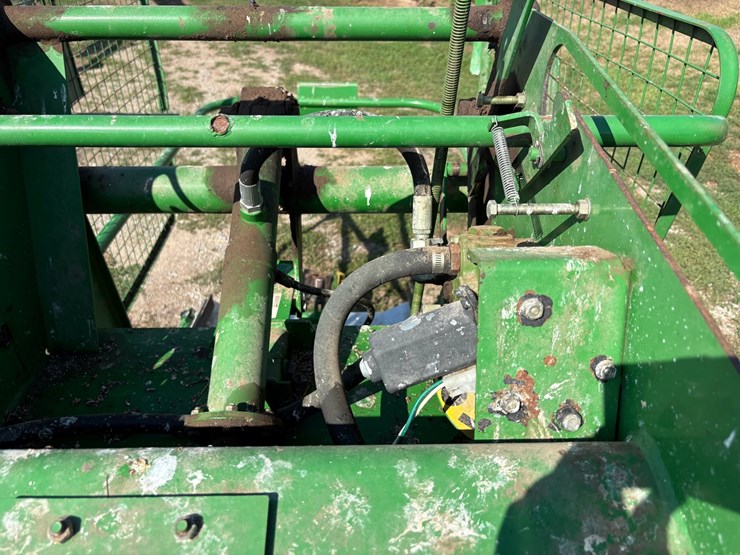 john-deere-338-image-25