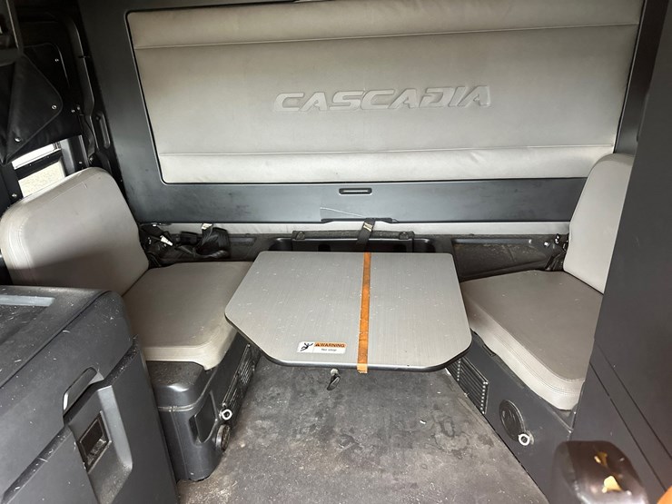 #61416-•-2019-freightliner-cascadia-evolution-iseries-sleeper-cab-truck-tractor-image-53