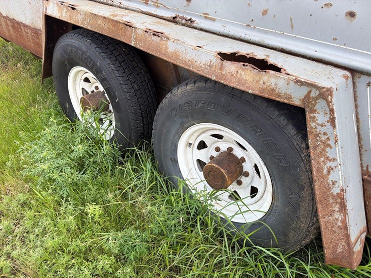 1975-triggs-7ft-x-20ft-gooseneck-livestock-trailer-image-10