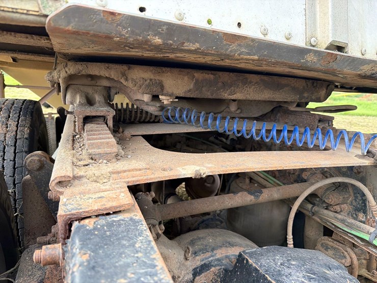 2000-freightliner-fld120-image-39