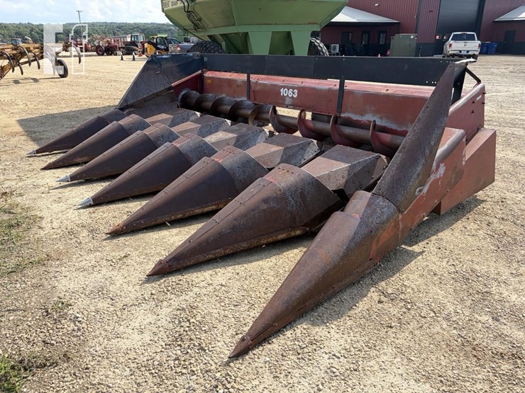 case-ih-1063-image-1