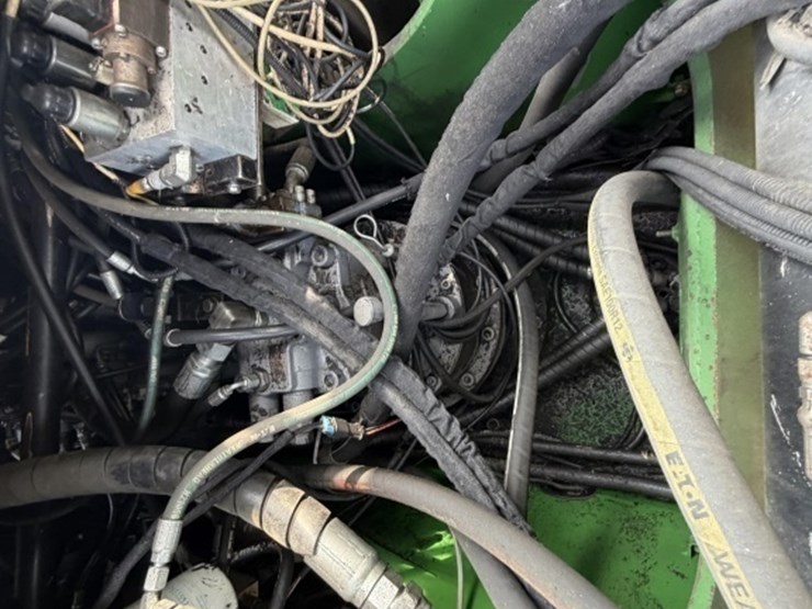 2011-deere-2454d-image-45