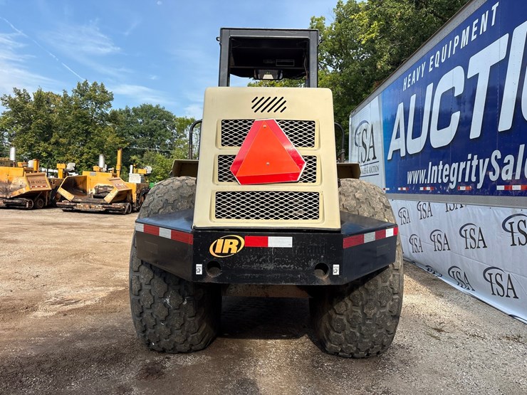 #2795-•-volvo-pro-pac-115-single-drum-compactor-image-4