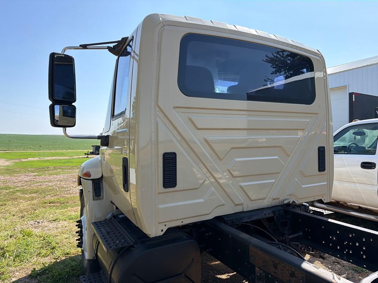 2003-international-durastar-4400-image-11