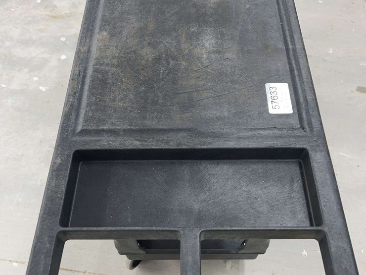 u-line-plastic-rolling-cart-image-1