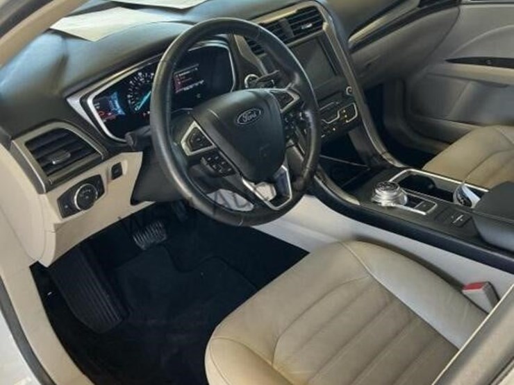 2017-ford-fusion-energi-se-sdn-image-22