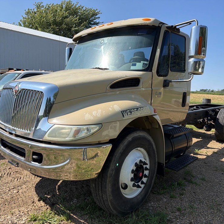 2003 INTERNATIONAL DURASTAR 4400