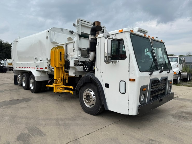2015-mack-leu613-image-7