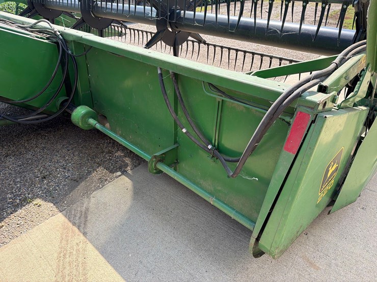 john-deere-220-image-6