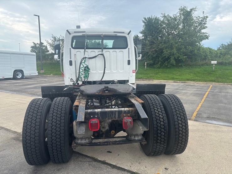 #2297-•-2017-freightliner-m2-single-axle-day-cab-truck-tractor-image-3
