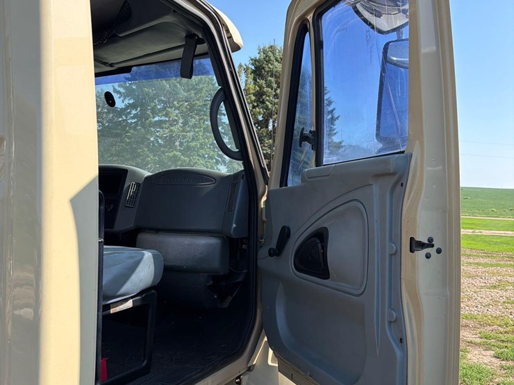2003-international-durastar-4400-image-29
