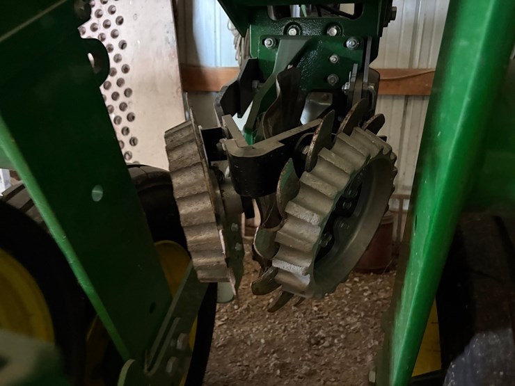 john-deere-1775-image-39