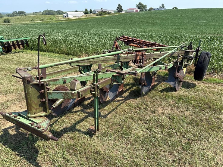 john-deere-4-bottom-plow-image-1