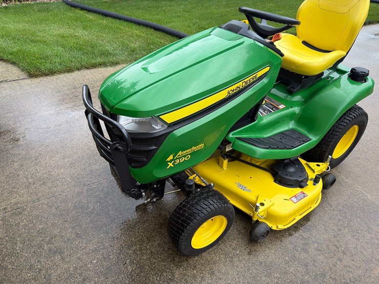 2021-john-deere-x390-image-18