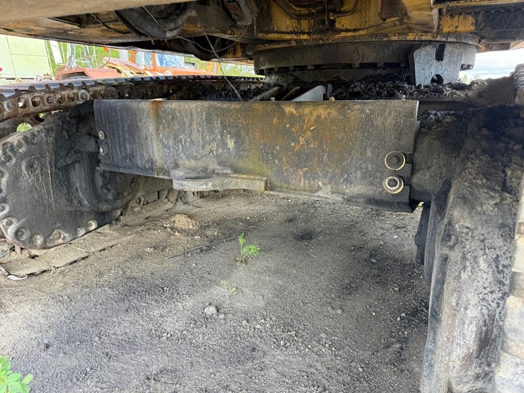caterpillar-235b-image-50