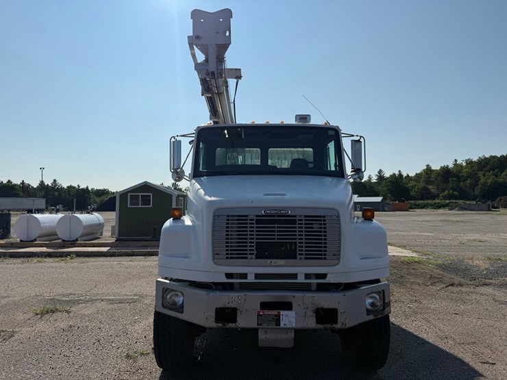 2003-freightliner-fl80-image-8