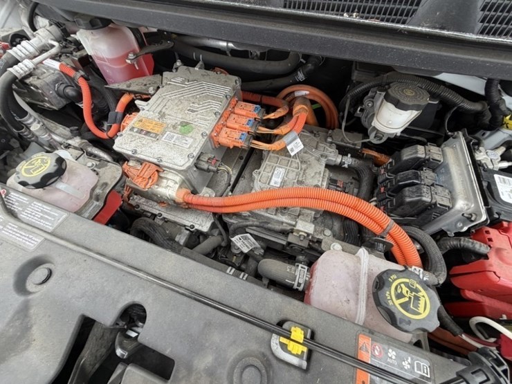 2017-chevrolet-bolt-ev-electric-hatchback-image-11