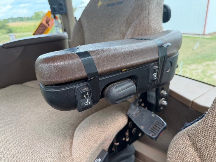 john-deere-8130-image-80