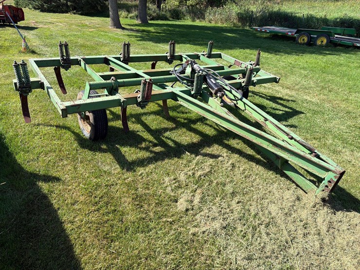 john-deere-100-image-1