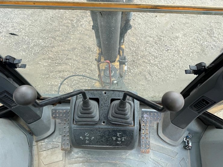 2013-caterpillar-416f-image-29