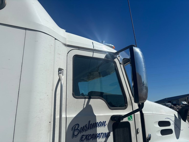 #2161-•-2015-mack-cxu600-sleeper-cab-truck-tractor-image-29