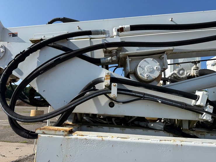 2003-freightliner-fl80-image-92