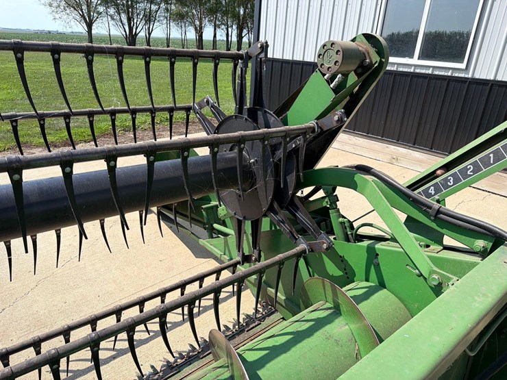 john-deere-220-image-9